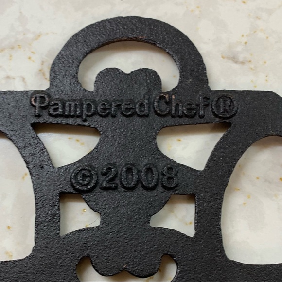 Pampered Chef Roundup From The Heart Trivet - Picture 5 of 7
